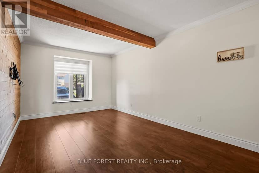 16 - 25 Erica Crescent — photo 6 of 40
