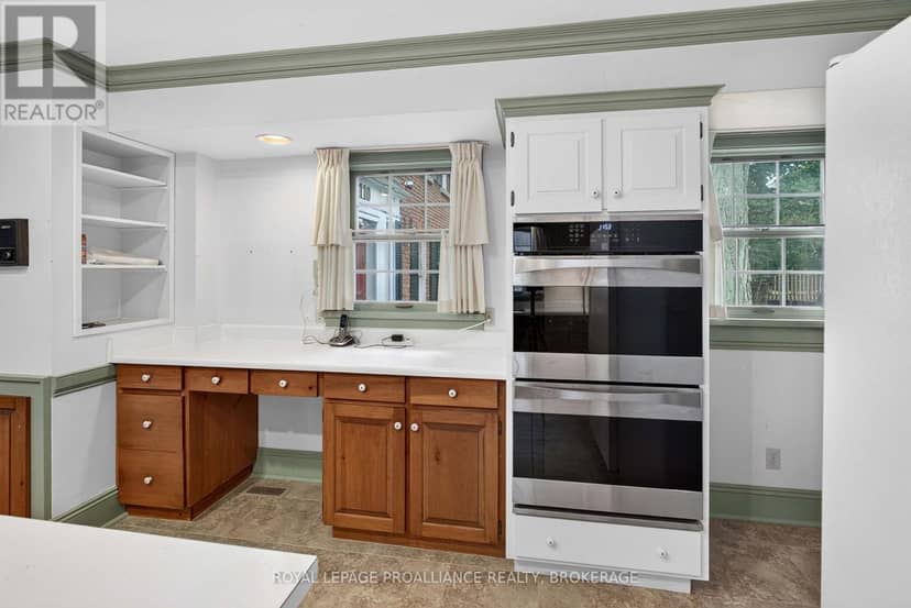 110 Lakeshore Boulevard — photo 18 of 40