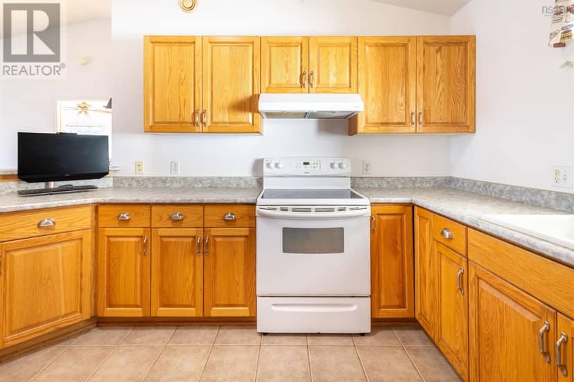 225 Maple Drive Drive — photo 18 of 40