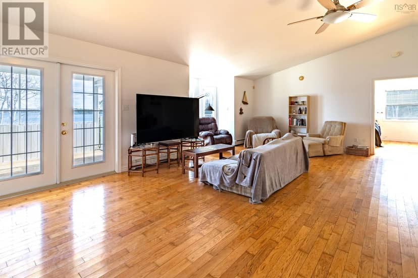225 Maple Drive Drive — photo 14 of 40