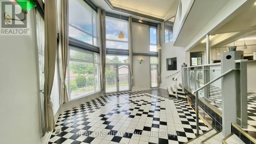 71 Stock Avenue — photo 10 of 40