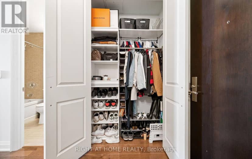 4902 Lph - 50 Absolute Avenue — photo 5 of 36