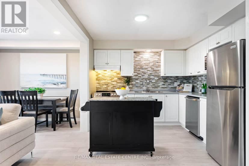 53 Benjamin Crescent — photo 11 of 40