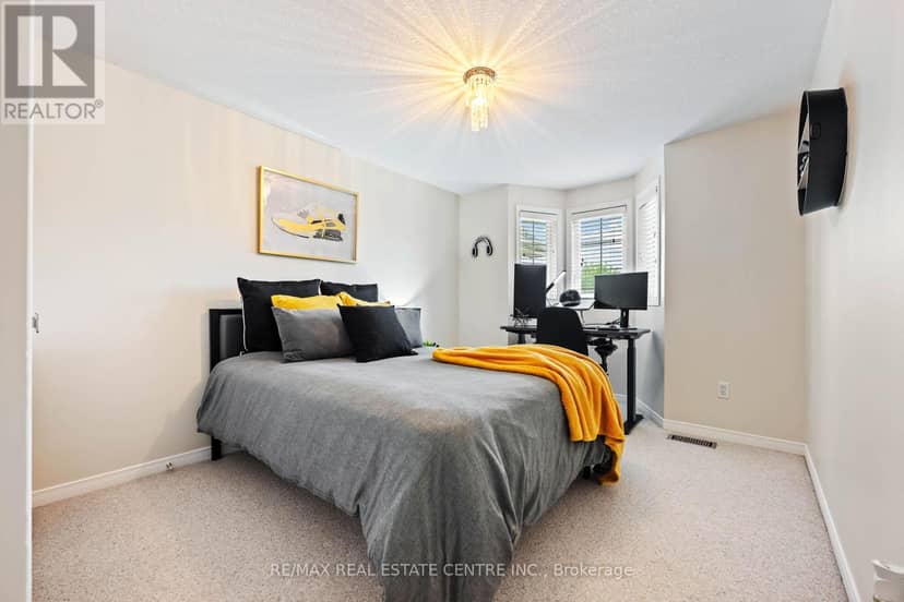 53 Benjamin Crescent — photo 35 of 40