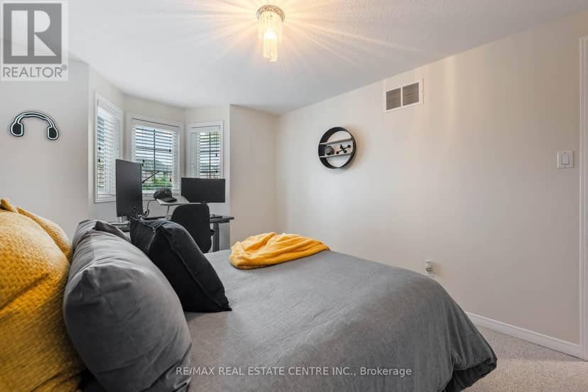 53 Benjamin Crescent — photo 36 of 40