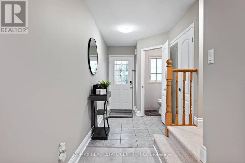 53 Benjamin Crescent — photo 6 of 40