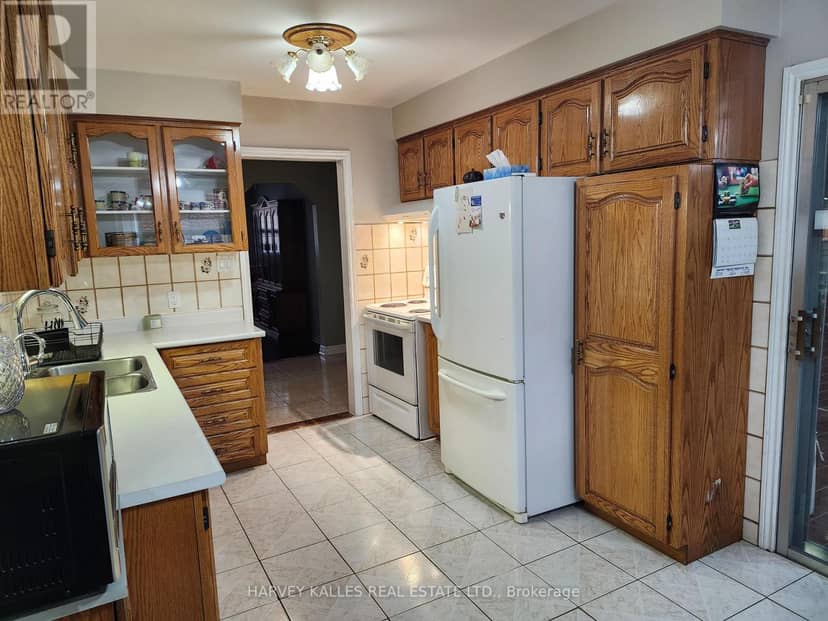 2379 Hensall Street — photo 12 of 34