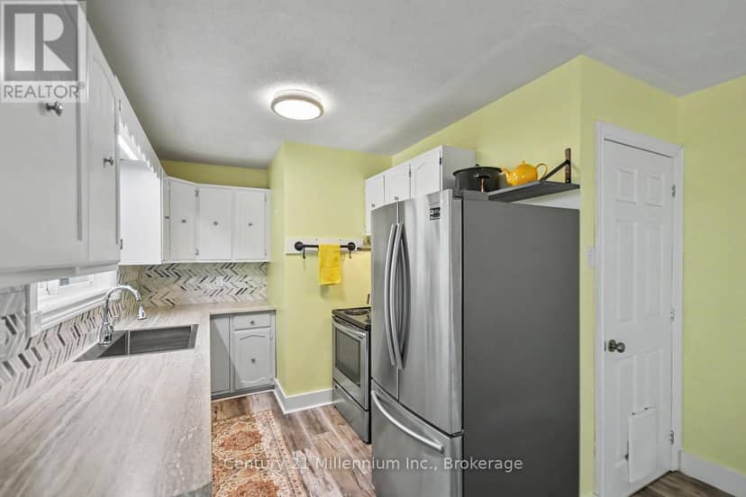 224 Margaret Street — photo 16 of 40