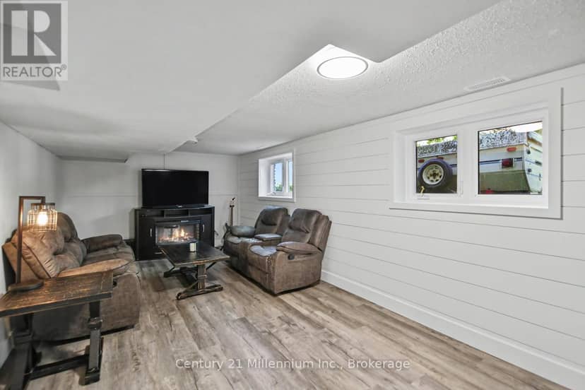 224 Margaret Street — photo 23 of 40