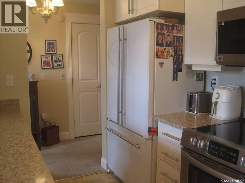 240 3435 Hillsdale STREET — photo 9 of 40