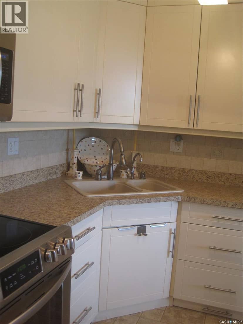 240 3435 Hillsdale STREET — photo 12 of 40