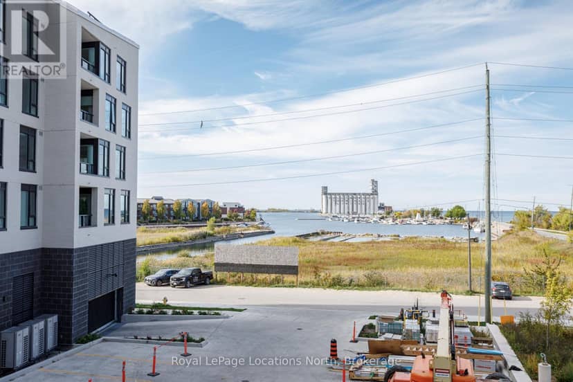 203 - 31 Huron Street — photo 2 of 40
