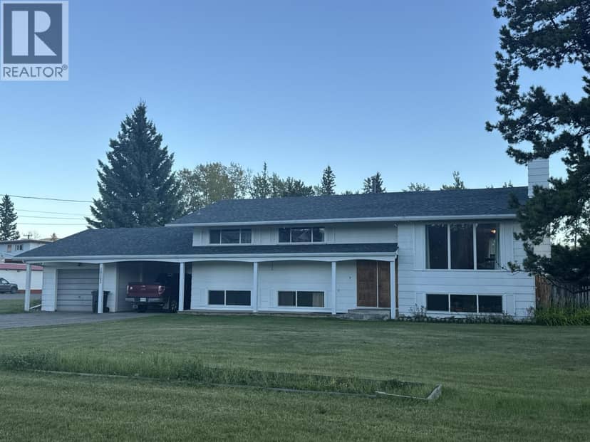 10102 PAQUETTE AVENUE, Hudsons Hope, photo 2