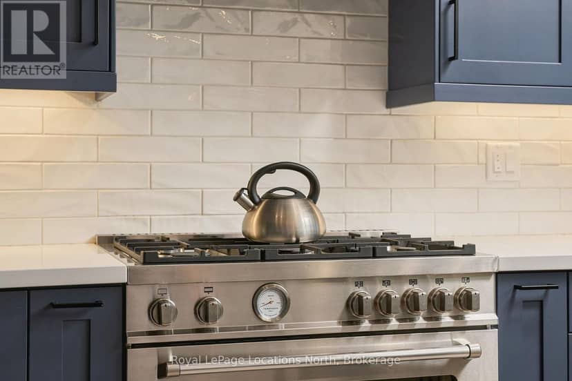 20 Highlands Crescent — photo 10 of 40