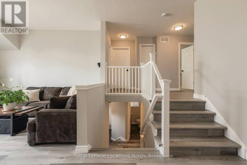 20 Highlands Crescent — photo 23 of 40
