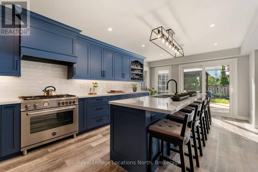 20 Highlands Crescent — photo 3 of 40