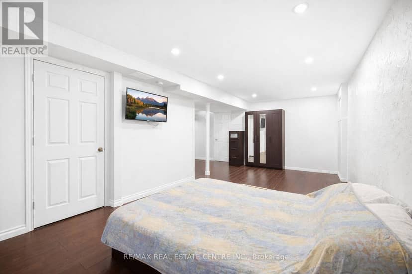 11 Sheringham Street — photo 35 of 40