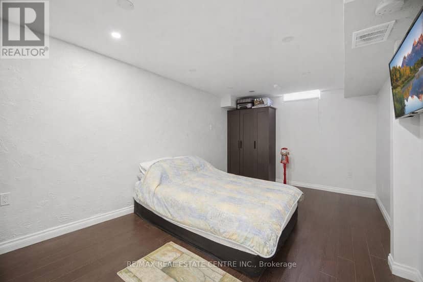 11 Sheringham Street — photo 37 of 40