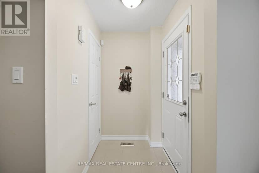 11 Sheringham Street — photo 7 of 40