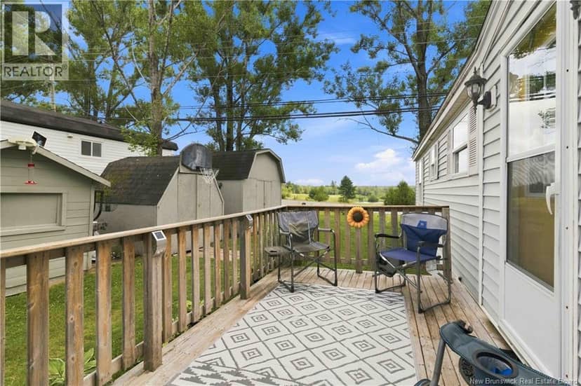 99 Hedgeview Drive, Hanwell, photo 2