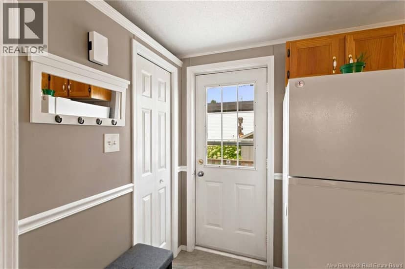 99 Hedgeview Drive, Hanwell, photo 3