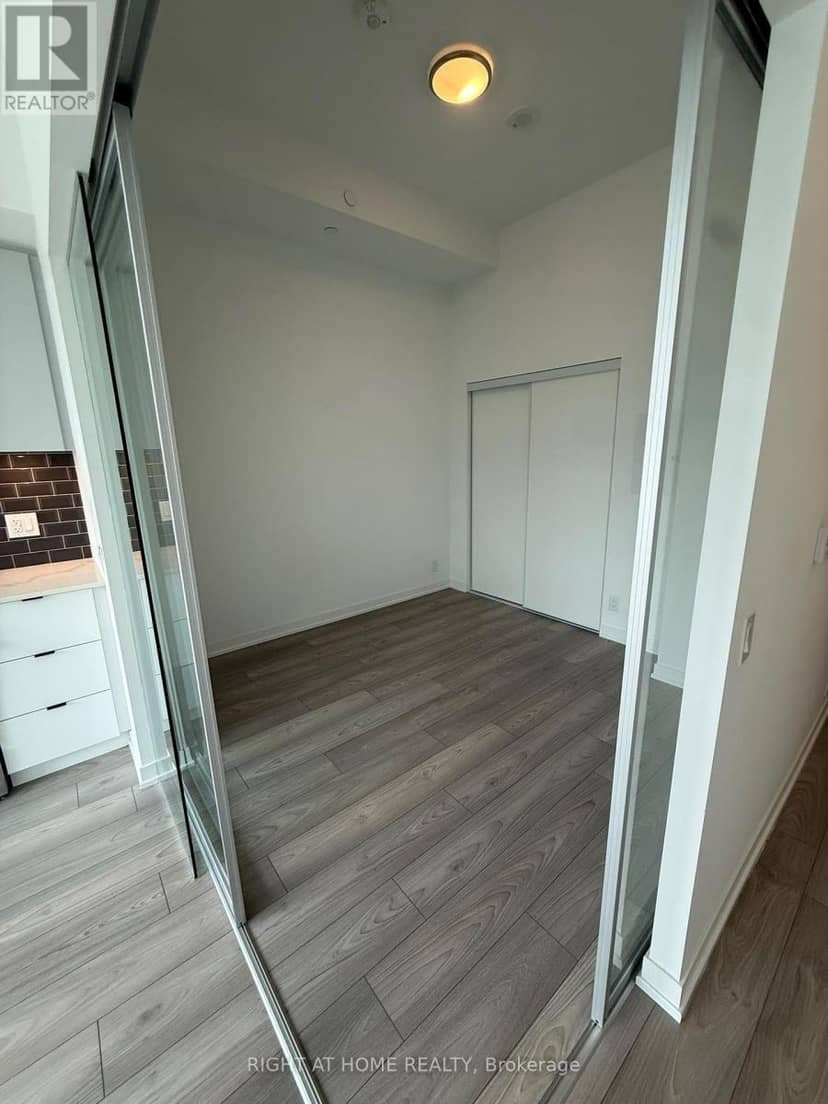 525 - 285 Dufferin Street — photo 15 of 37
