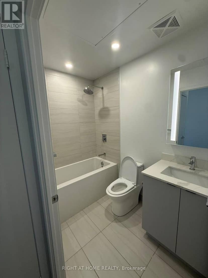 525 - 285 Dufferin Street — photo 9 of 37
