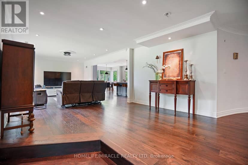 19 Tanglewood Drive — photo 2 of 36