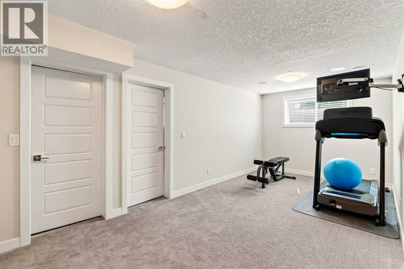 5843 67 Avenue — photo 39 of 40
