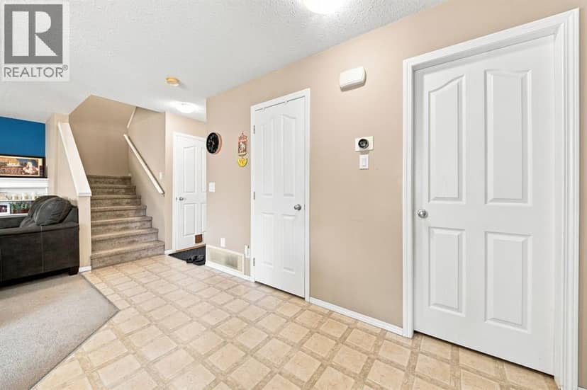 134 Luxstone Road SW — photo 14 of 40
