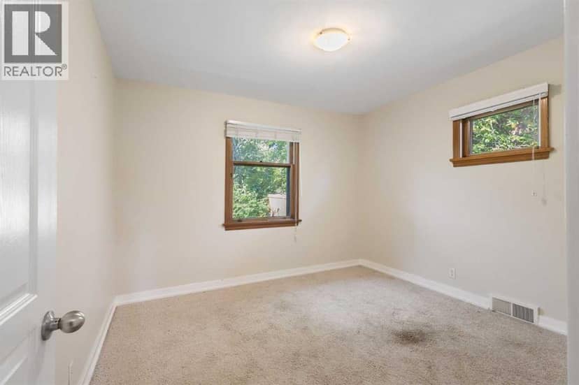 1741 24 Street SW — photo 17 of 40