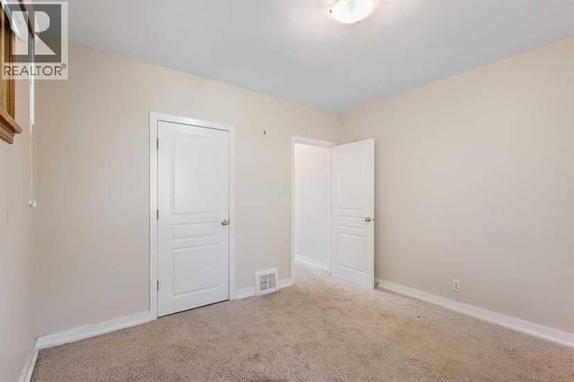 1741 24 Street SW — photo 18 of 40