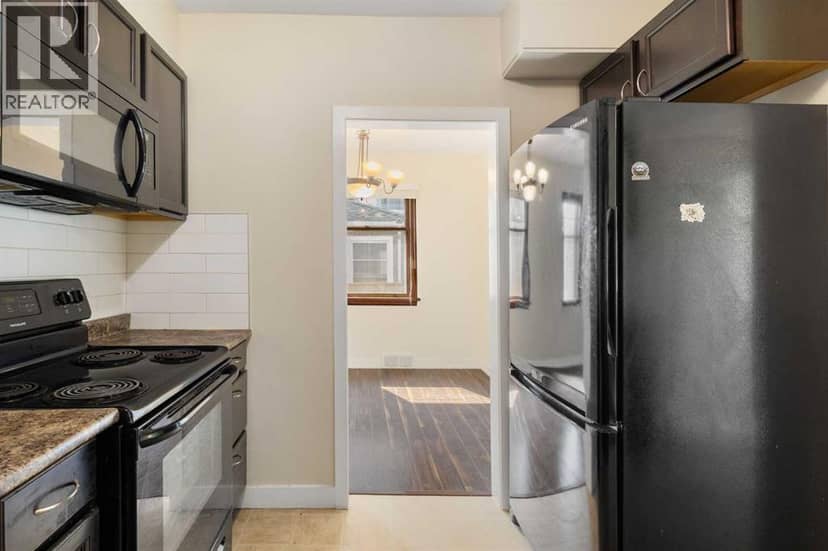 1741 24 Street SW — photo 13 of 40
