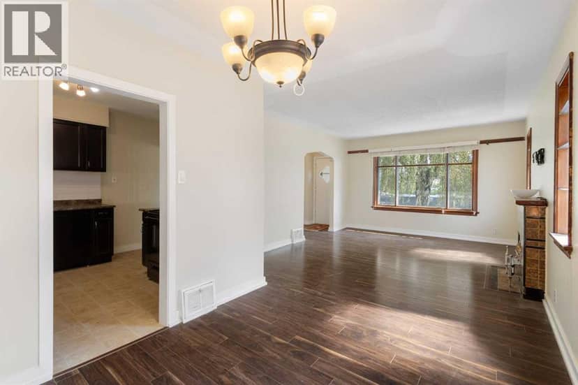 1741 24 Street SW — photo 9 of 40