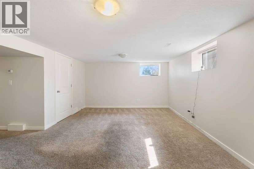 1741 24 Street SW — photo 24 of 40