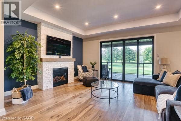37 GILMER Crescent — photo 13 of 40