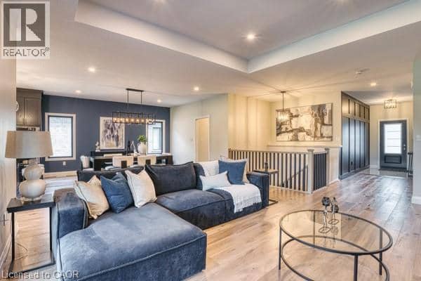 37 GILMER Crescent — photo 14 of 40