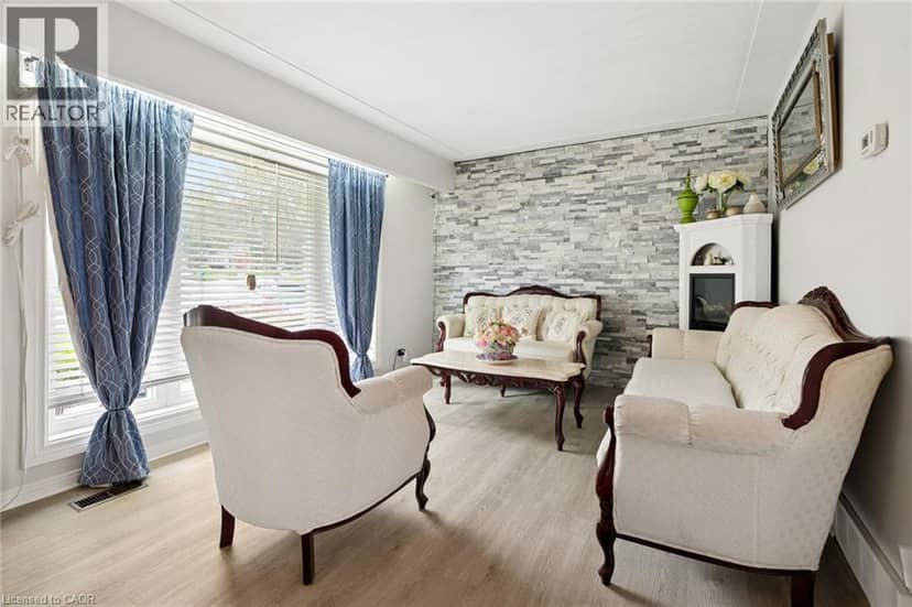 285 STONYBROOK Drive — photo 11 of 40