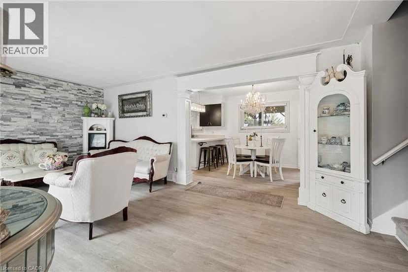 285 STONYBROOK Drive — photo 12 of 40