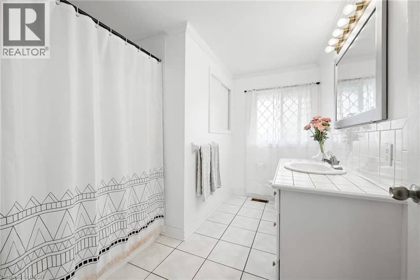 285 STONYBROOK Drive — photo 19 of 40