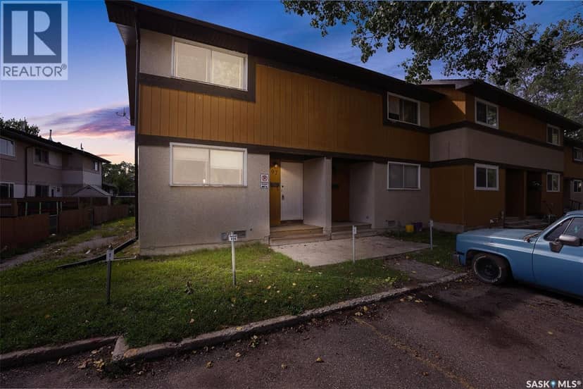 97 Mackenzie WAY — photo 1 of 28