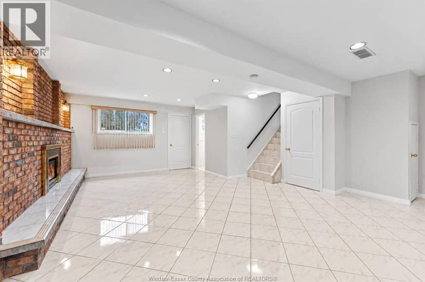 1116 Sumach Crescent — photo 17 of 30