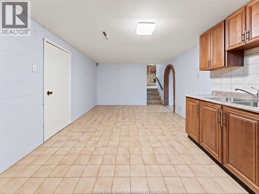 1116 Sumach Crescent — photo 23 of 30