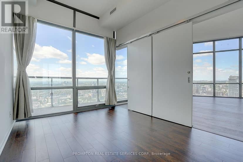 4903 - 832 Bay Street — photo 14 of 36