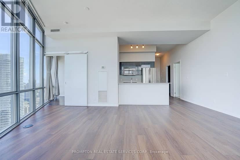 4903 - 832 Bay Street — photo 9 of 36