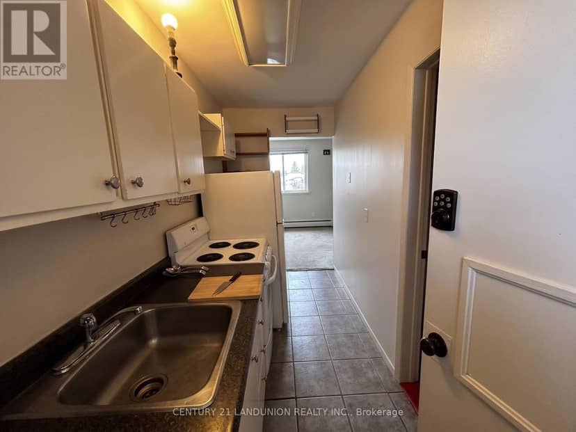 442 Macdonnell Street — photo 26 of 40