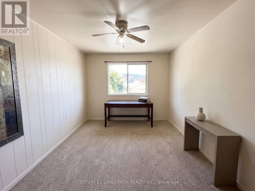 442 Macdonnell Street — photo 34 of 40