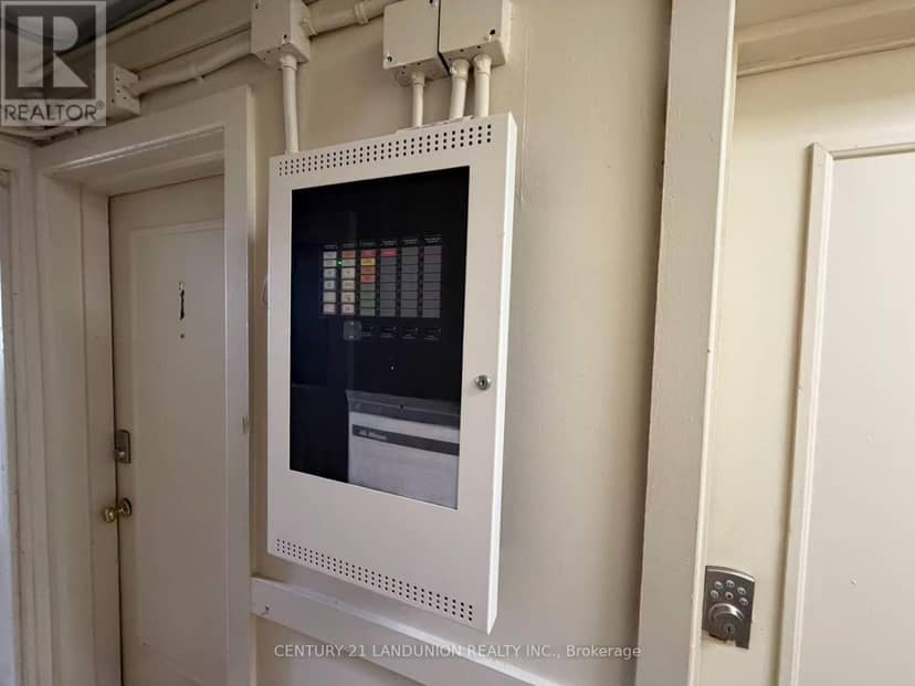 442 Macdonnell Street — photo 15 of 40