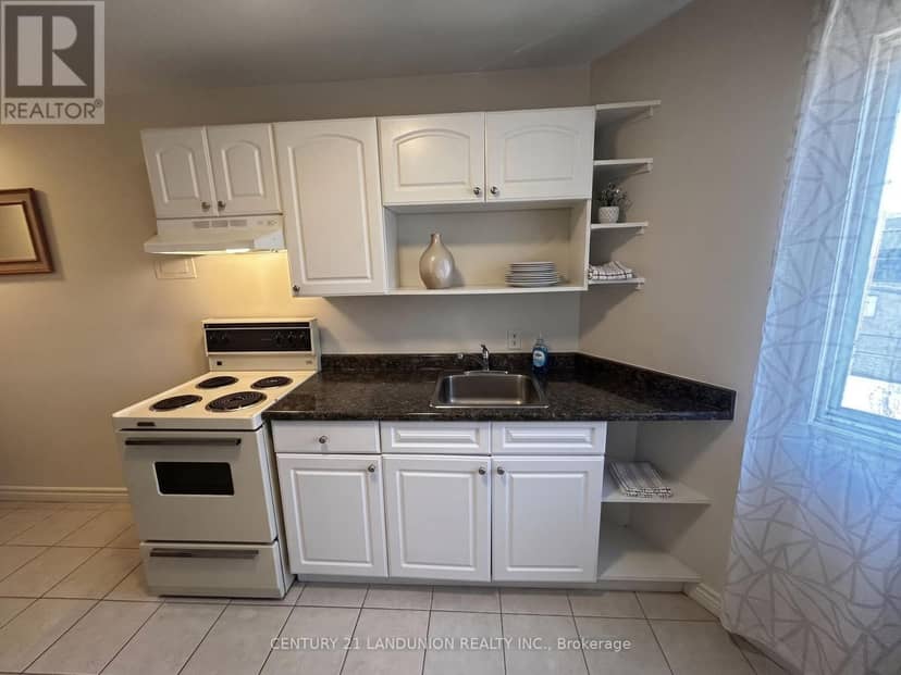 442 Macdonnell Street — photo 36 of 40