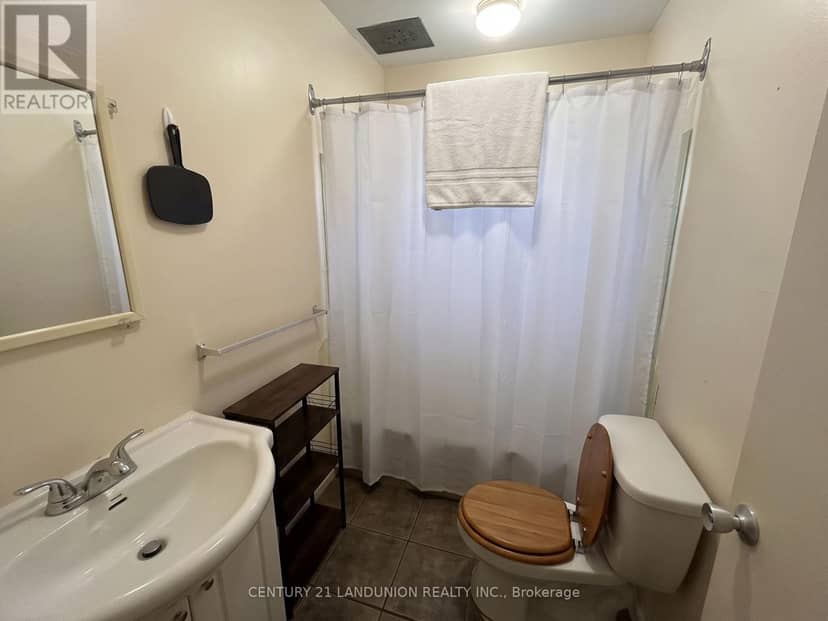 442 Macdonnell Street — photo 40 of 40